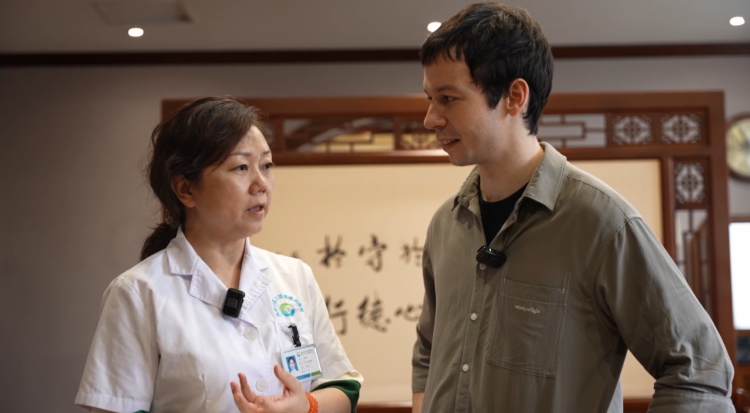 遇见中国丨诵诗词、学中医……看德国青年如何沉浸式体验中国文化之美