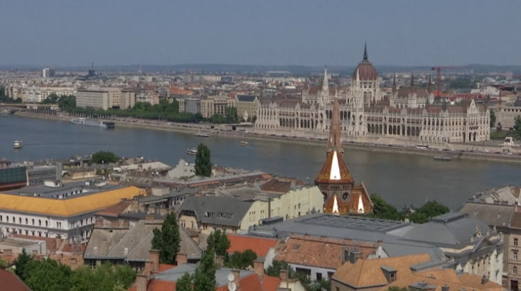 匈牙利总理称反对为乌克兰提供资金