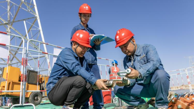 State Grid Zhangye Power Supply Company: Building a "Power Sky Road" Across the Gobi Desert