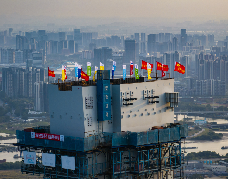 342米！世界最高双层悬索桥主塔亮相珠江口