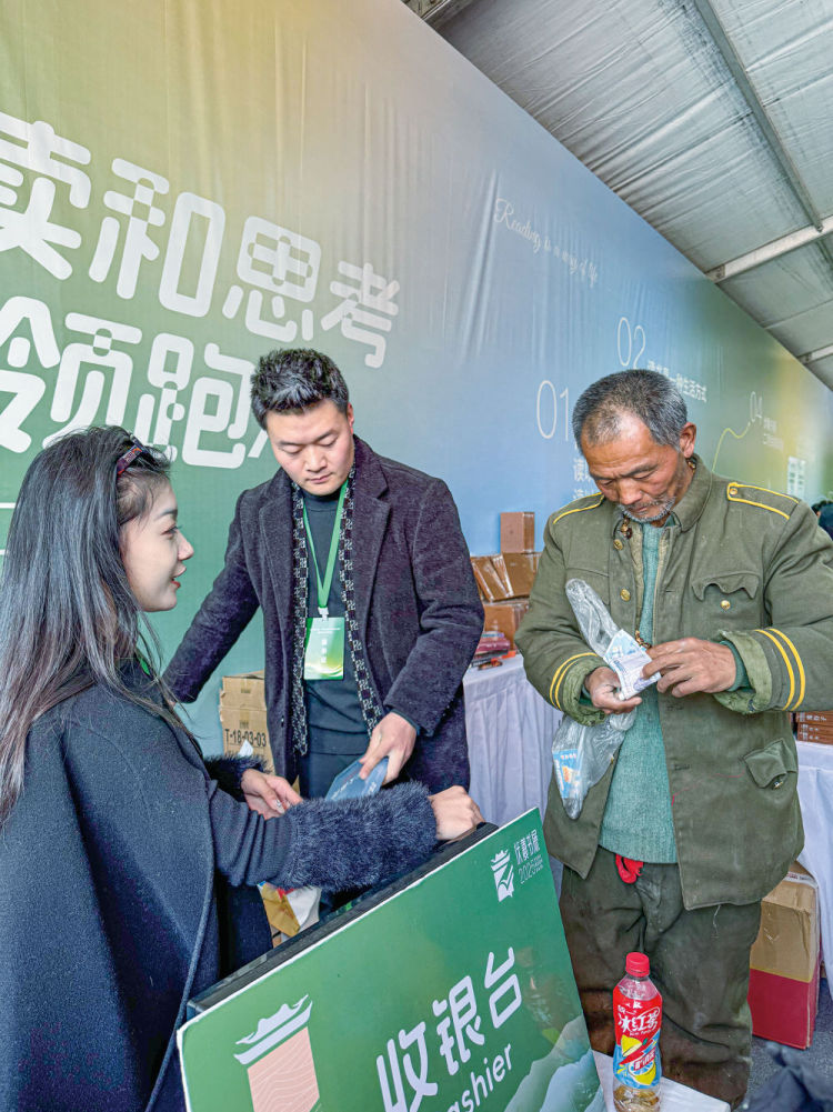 从烧香、馍香到书香——在河南周口太昊陵古庙会伏羲书展感受“下沉市场”的阅读潜力