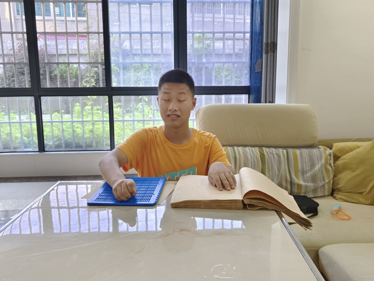 湖南城步盲人少年张功润圆梦高校_fororder_1