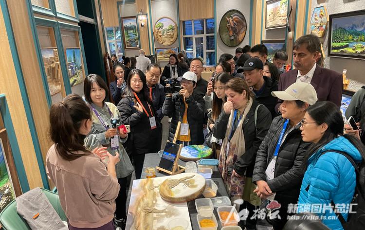 全球媒体大咖看新疆丨“新疆很city” 外媒记者走进伊宁感受美好