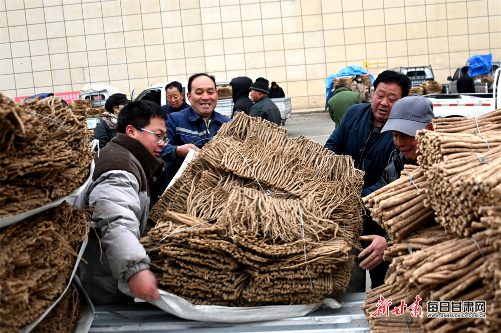 陇西春季“药市”交易忙_fororder_2