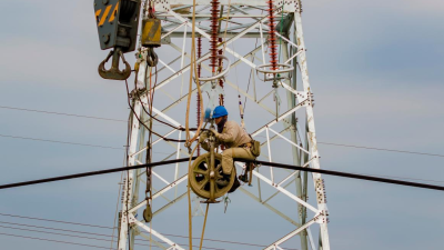 State Grid Huai’an Power Supply Company Upgrades Extra-High-Voltage Transmission Line to Ensure Reliable Power Supply During Winter Peak Demand