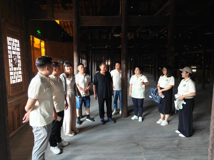 把课堂搬到现场 用发展写满答卷——湖南安化中青年干部培训班纪实_fororder_图片5