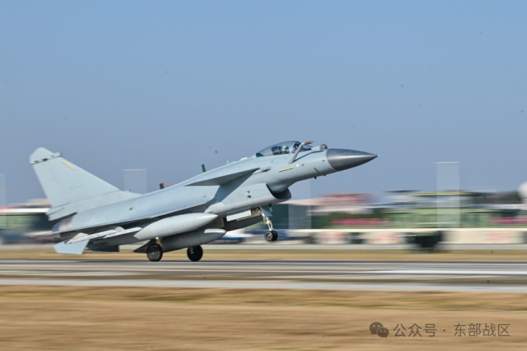 东部战区空军某部开展实战化训练 锤炼官兵胜战本领