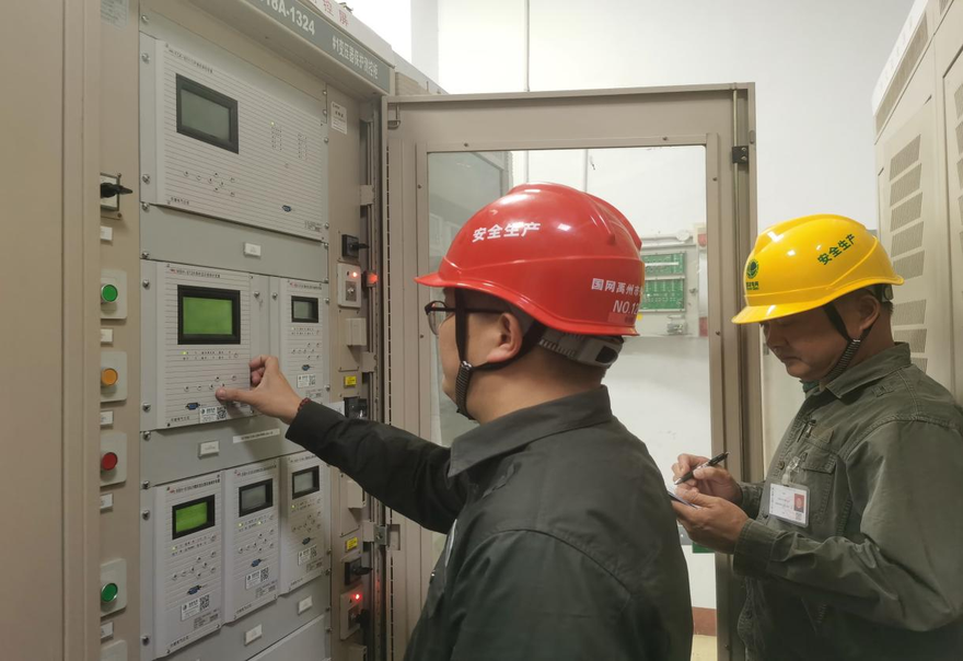 The State Grid Xuchang Power Supply Company conducts a comprehensive review of equipment settings to ensure the safe and stable operation of the power grid