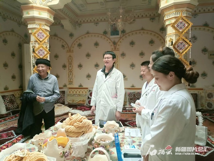 从高原到北京 “人民卫士”巴依卡情满领奖路