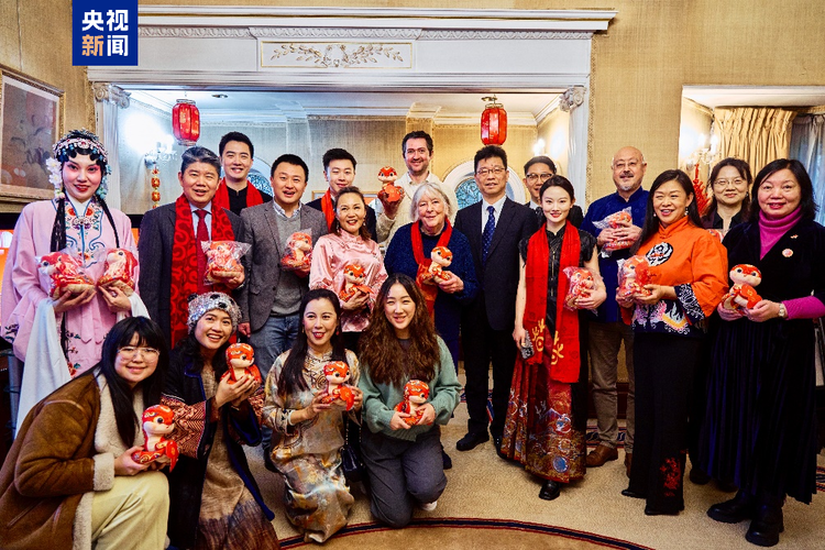 全球看春晚!总台春晚宣传片亮相驻英使馆春节庆祝活动