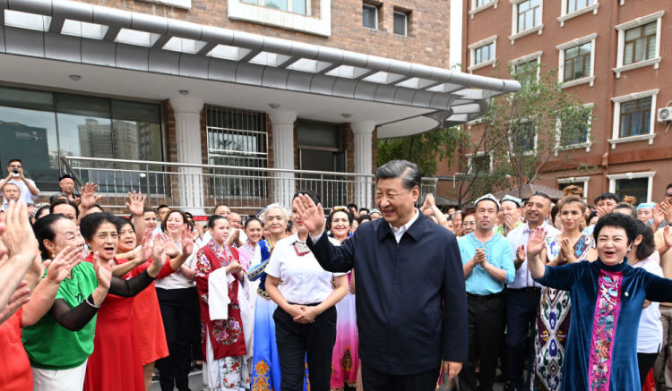 镜观·领航｜我们簇拥在总书记身边