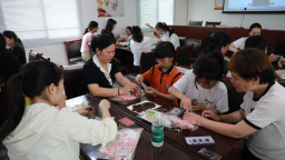 邵阳北塔区“爱心妈妈”陪伴结对儿童庆祝“六一”