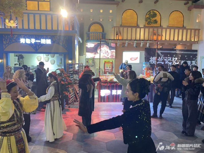 热雪新疆e起来|天山明月城里中外博主一秒入戏穿越千年