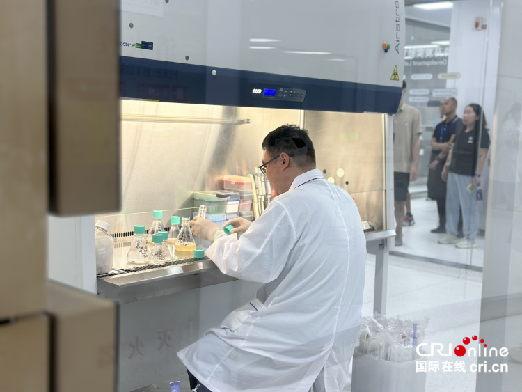 冠军制造 工赋山东｜毫米级精准、微米级创新，济南以“冠军方阵”筑基工业强市_fororder_b422952c-56a7-45e3-ac49-0d618fb72e08