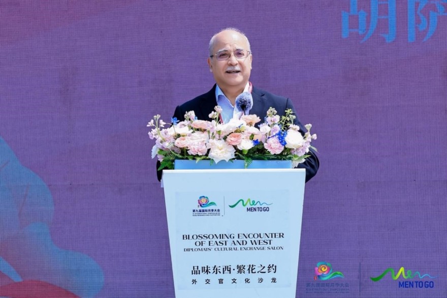 Blossoming Encounter of East and West Diplomats' Cultural Exchange Salon Held in Beijing_fororder_42