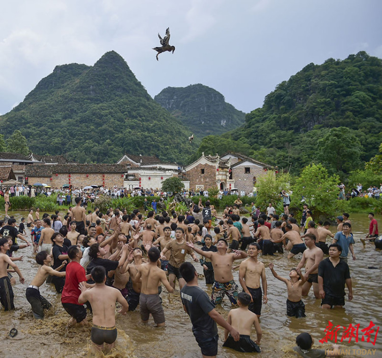 湖南江永县欢度洗泥节_fororder_微信图片_5