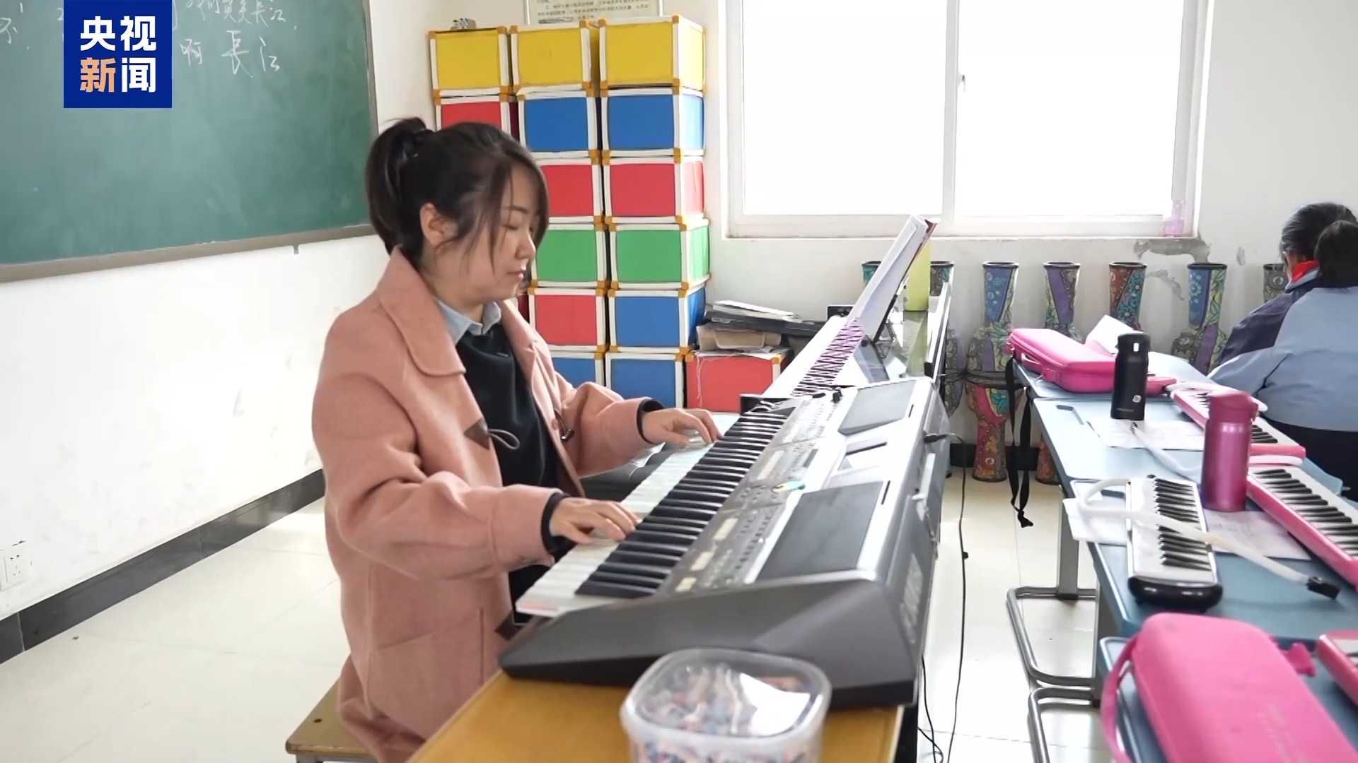 遇见你丨双向奔赴的爱！支教六年 她点亮乡村孩子“音乐梦”