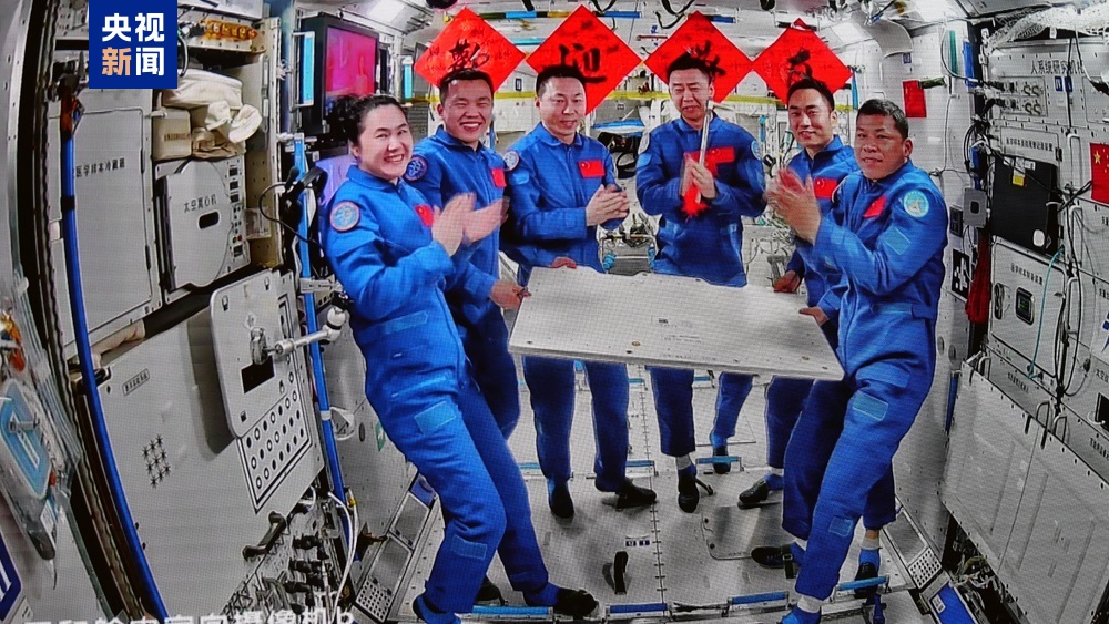“太空交接”完成 神十九乘组将于4月29日返回地球