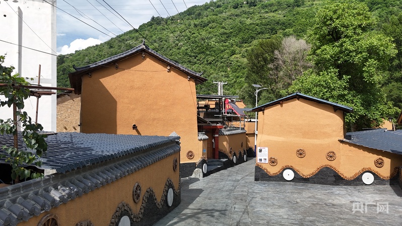 137公里“簪花之路”:让沿线群众吃上“旅游饭”