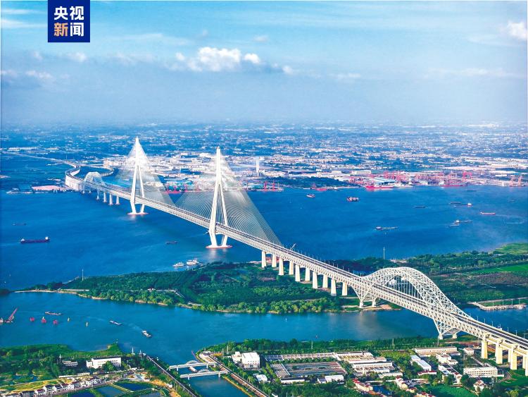 世界最大跨度斜拉桥常泰长江大桥正式通车运营