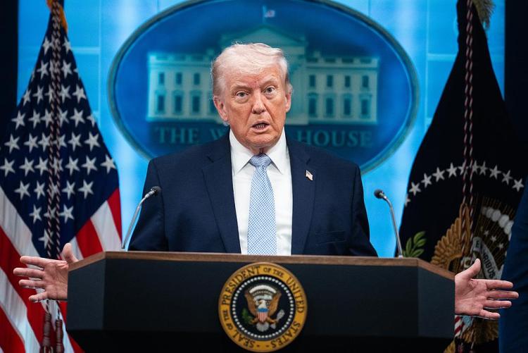 特朗普称在达成“协议”前不会解除对伊朗的封锁