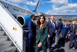 美前国土安全部长“人走专机留”