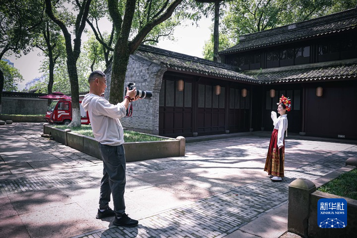 浙江宁波：“旅拍”丰富游客旅游体验