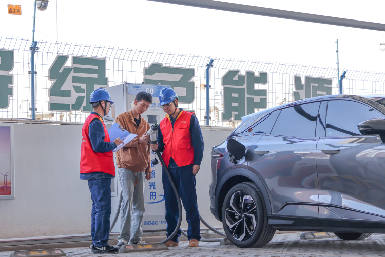 Charging Pile Inspections Ensure Green and Safe Holiday Travel_fororder_图片3