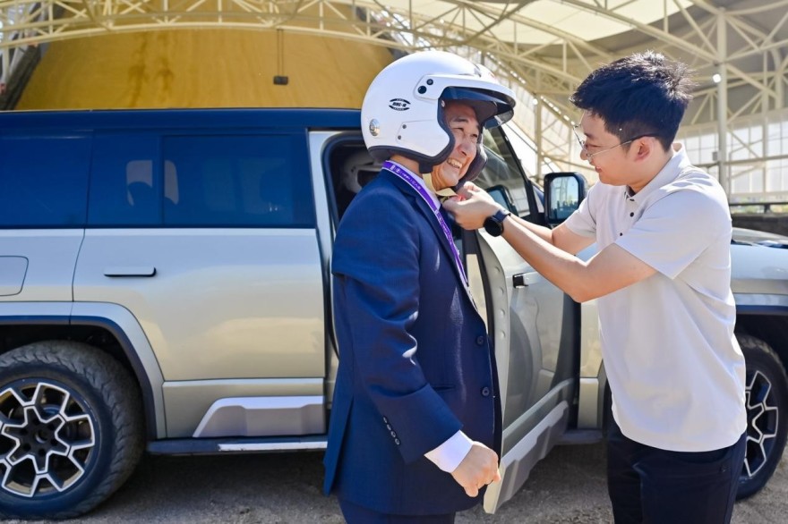 Witness Intelligent Manufacturing, Drive the Future: Diplomats from Multiple Countries Test-Drive BYD in Zhengzhou and Decode China's Intelligent Manufacturing Amid Speed and Passion_fororder_7