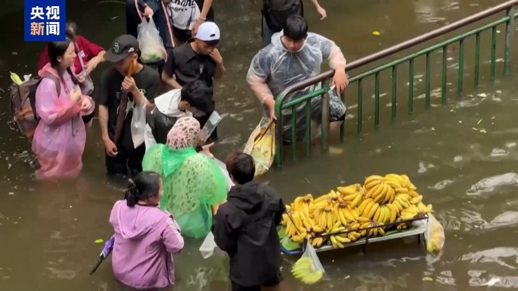 视频丨泰国洪灾致23人死亡 内涝持续影响民生