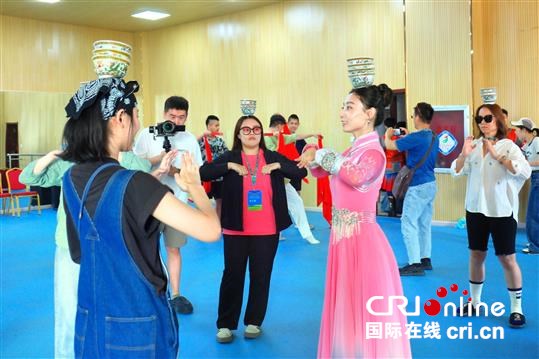 “草原之约 青春交响”两岸青年艺术交流营在内蒙古自治区乌兰察布市开营（两岸关系）_fororder_3