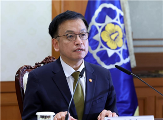 韩国经济副总理崔相穆宣布辞职