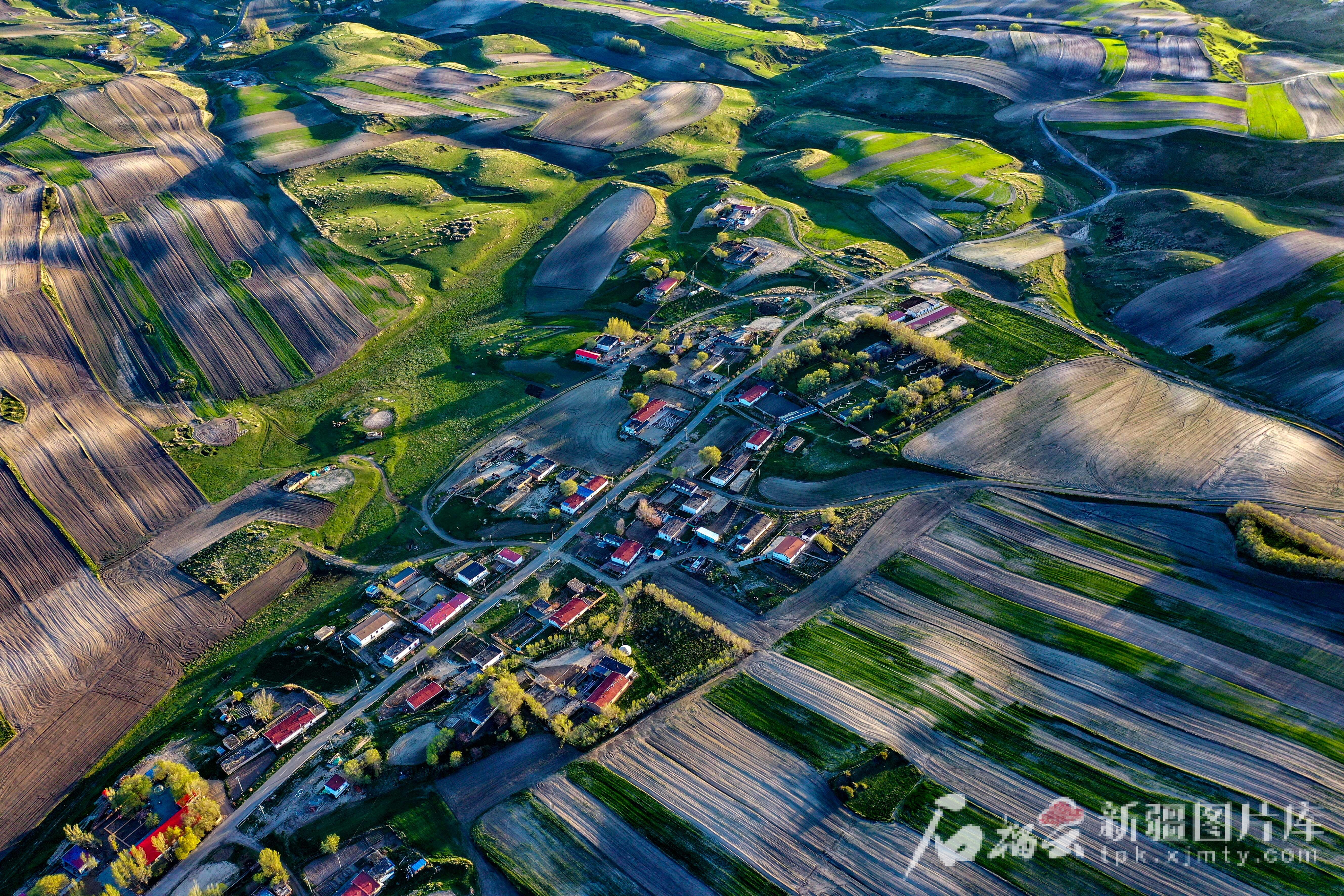 航拍新疆丨从平顶山到十三户瞰美丽乡村
