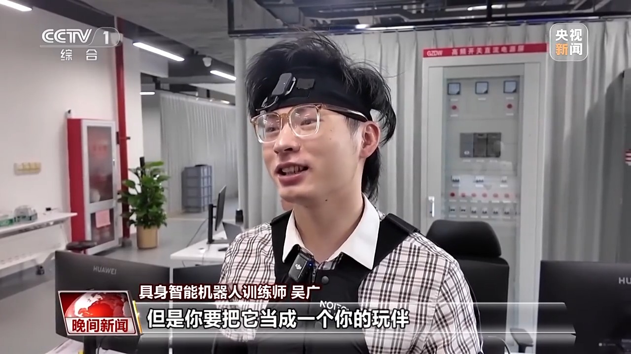 具身智能机器人“十八般武艺”如何炼成？这些“教练”功不可没