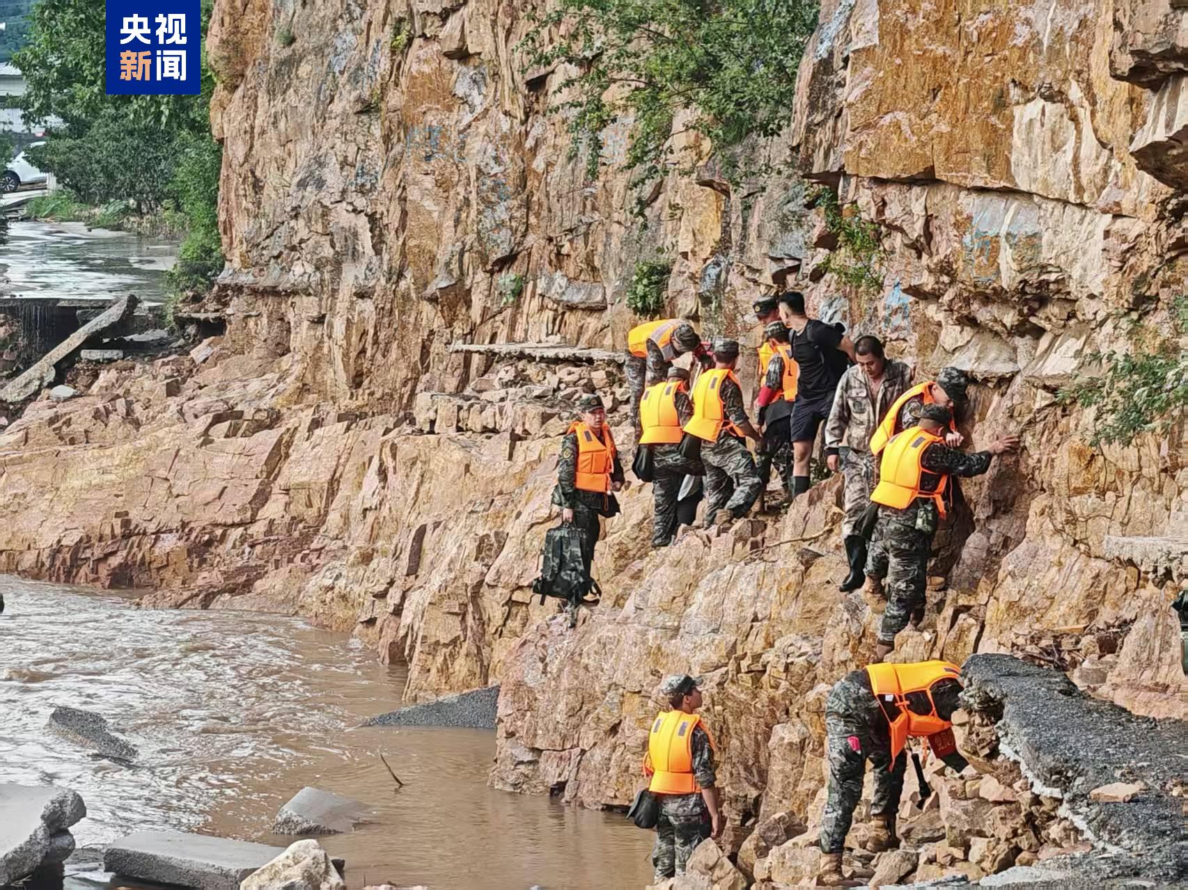 河北兴隆县全力应对强降雨 多方合力抢险救灾