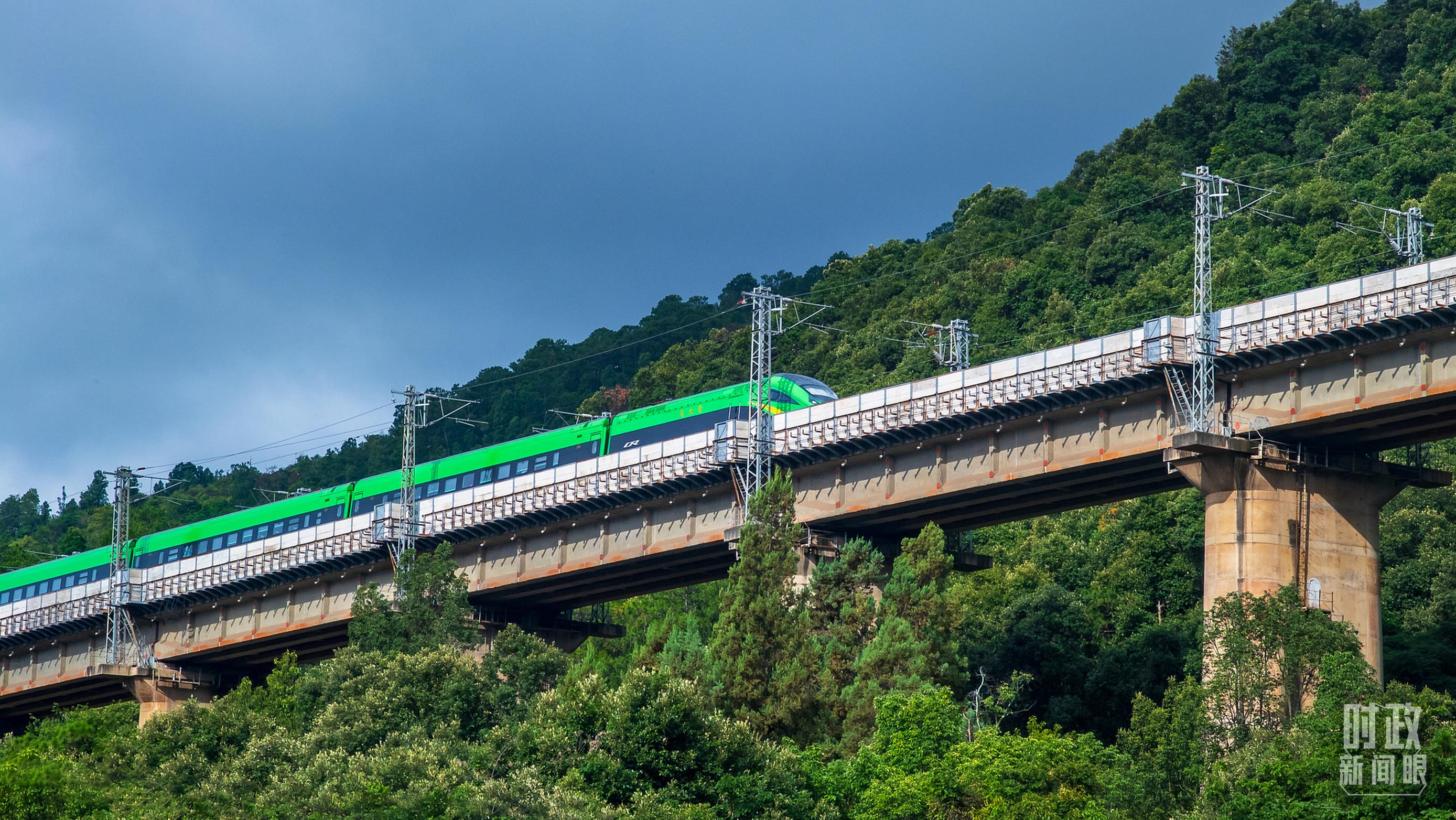 时政新闻眼丨东南亚之行第二天，习近平为何两次以船作喻？