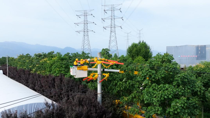 State Grid Shaanxi Power Ensures Reliable Supply and a Cool Summer for Residents_fororder_图片1