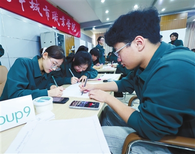 天津城市职业学院举办首届数智创新班“创客马拉松”活动_fororder_p1_b