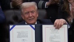 特朗普：美国政府“停摆”损失了1.5万亿美元_fororder_360截图20251113130655991