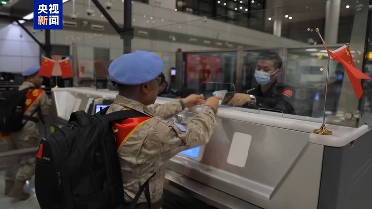 中国第十五批赴南苏丹(瓦乌)维和部队出发