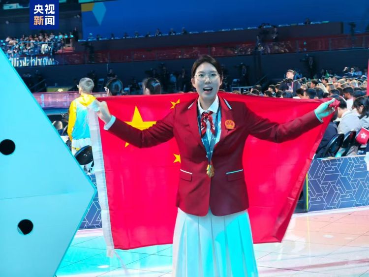 “冠军中的冠军”！中国选手何晓嫚获得阿尔伯特·维达大奖