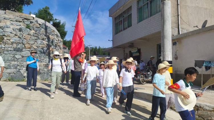 铭记历史 缅怀先烈丨红绿生“金” 大别山老区“焕”新景_fororder_20250729e5830b2d799e415e86cb08a4e3d9bacc_202507294021cf9e9b3a42d1a8118d3349ce04c7
