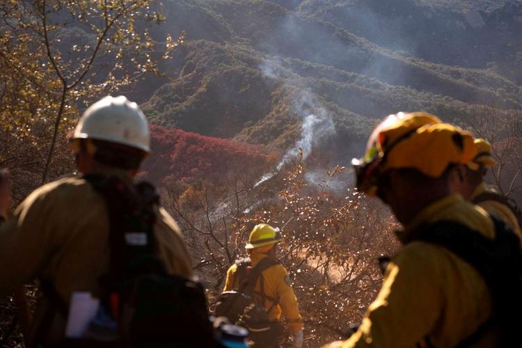 山火持续 美国洛杉矶超600万人处于严重火灾威胁之下