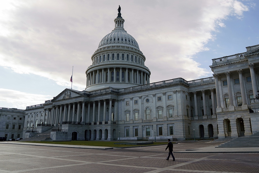闪评 | 民主党誓言反对拨款法案 移民暴力执法或致美国政府再次“停摆”？