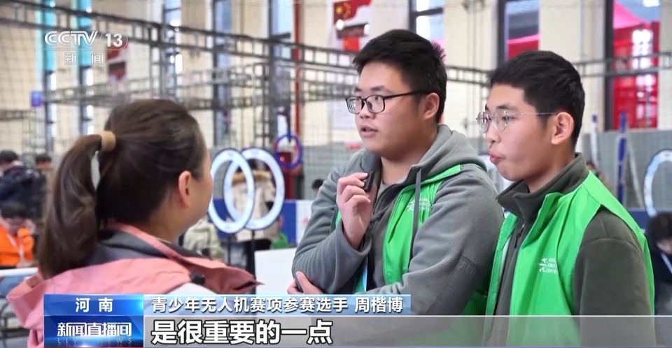 用意念操控机器人是什么感觉？ 去机器人大赛总决赛上一探究竟