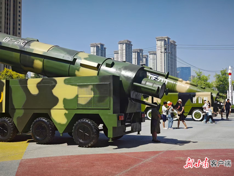 “星海征途·大国重器”中国航空航天科技主题展在兰开展_fororder_1