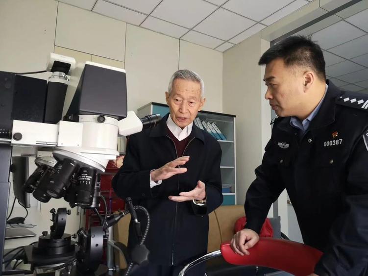 因为“我是刑警” 他们始终在追求真相的路上奔波着