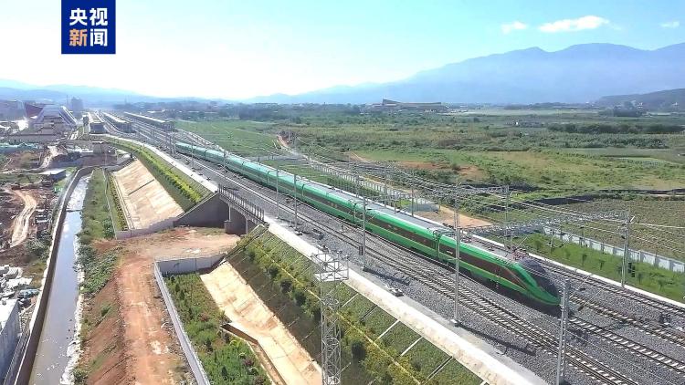 今起 中老铁路新增昆明至万象第二对国际旅客列车