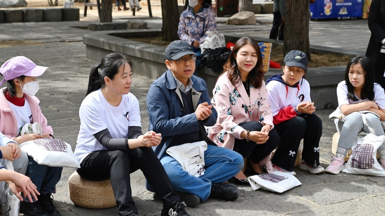 资讯有故事｜千年云冈石窟如何持续焕发生机？全国人大代表杭侃这样说