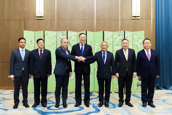 中国—柬埔寨—泰国三方非正式会晤在上海举行